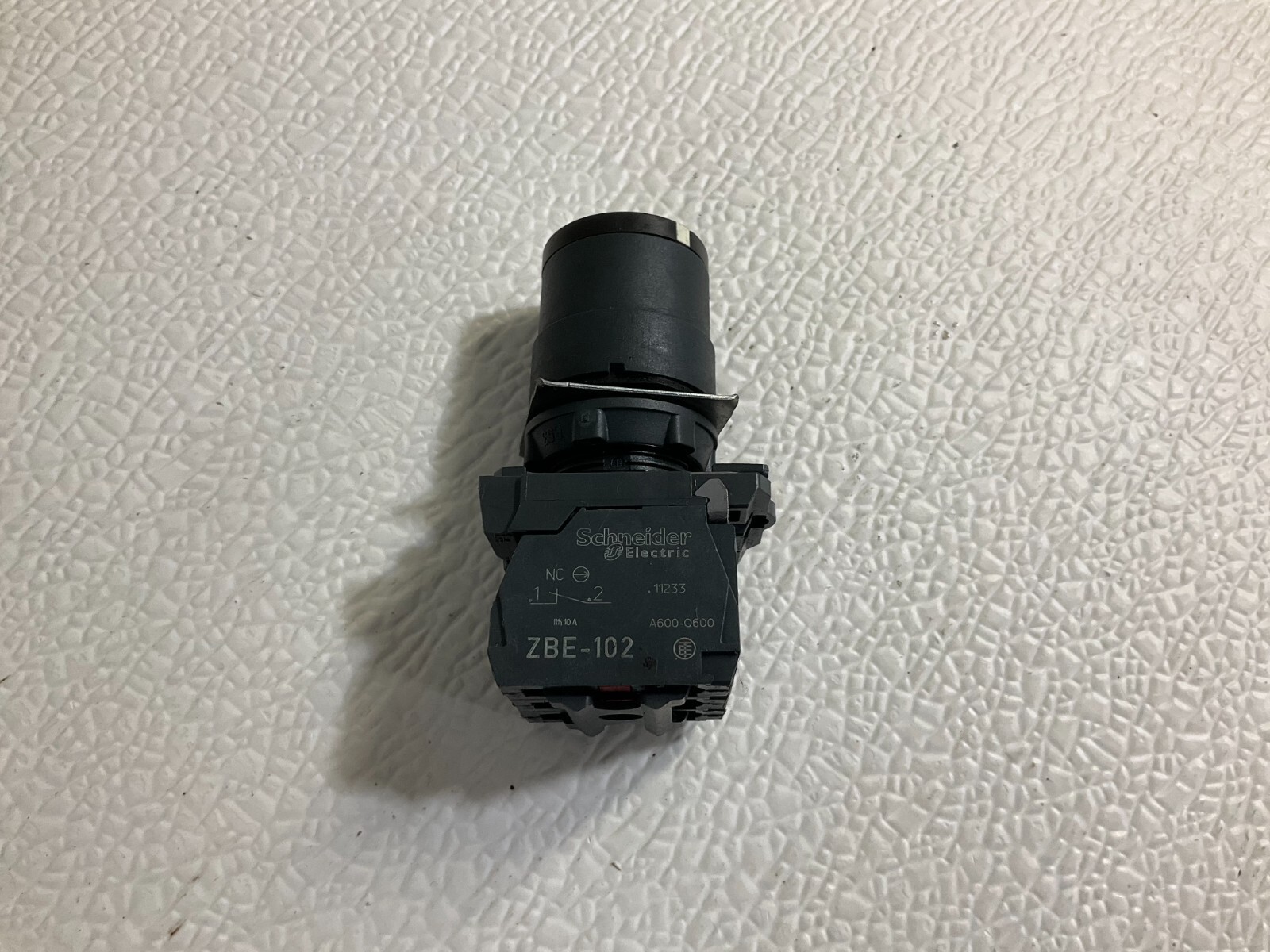Telemecanique Schneider ZBE-102 2 Position Maintained Selector ZBE102 (TSC)