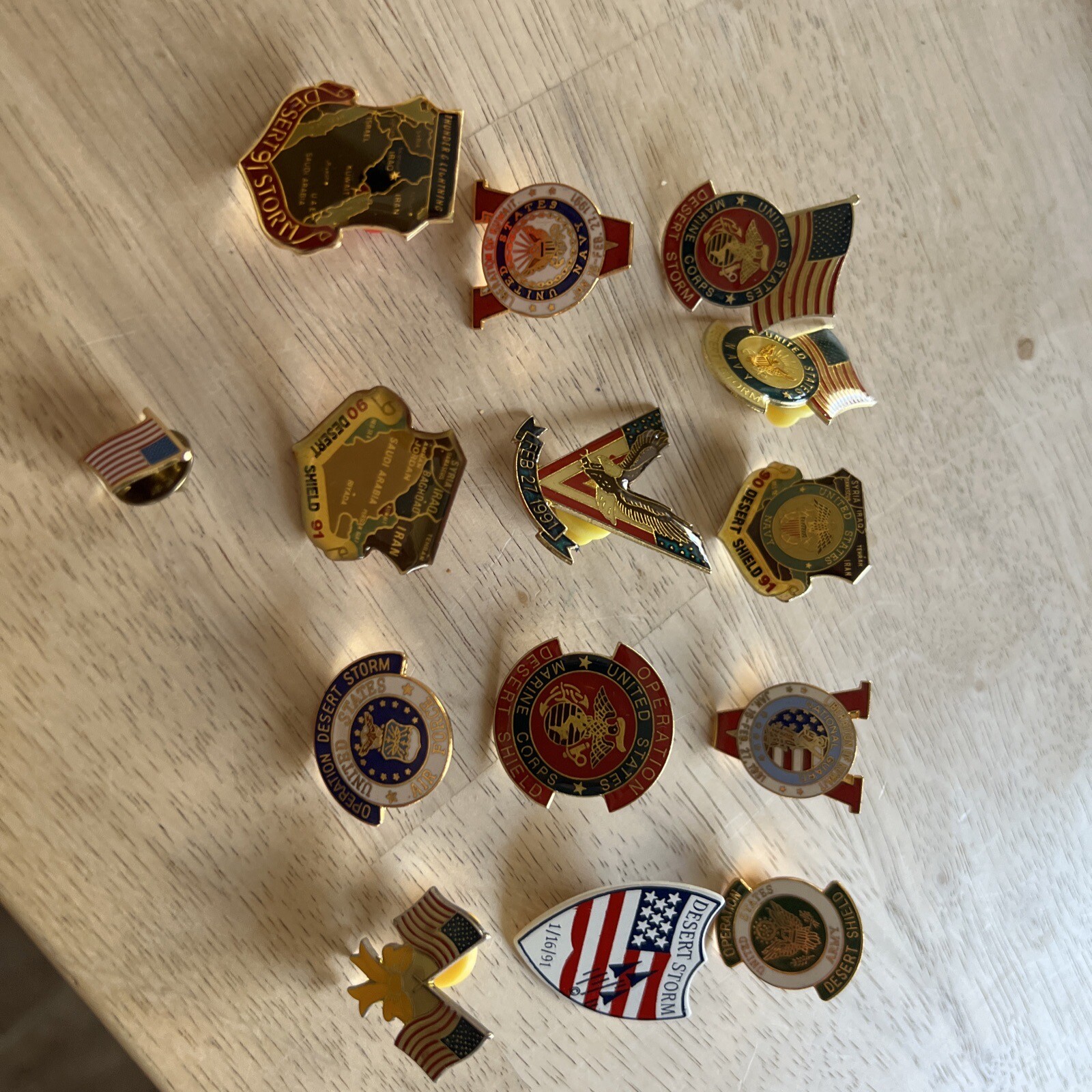 Assorted Desert Storm And Military Pin Backs 14 Pieces. Lot 142