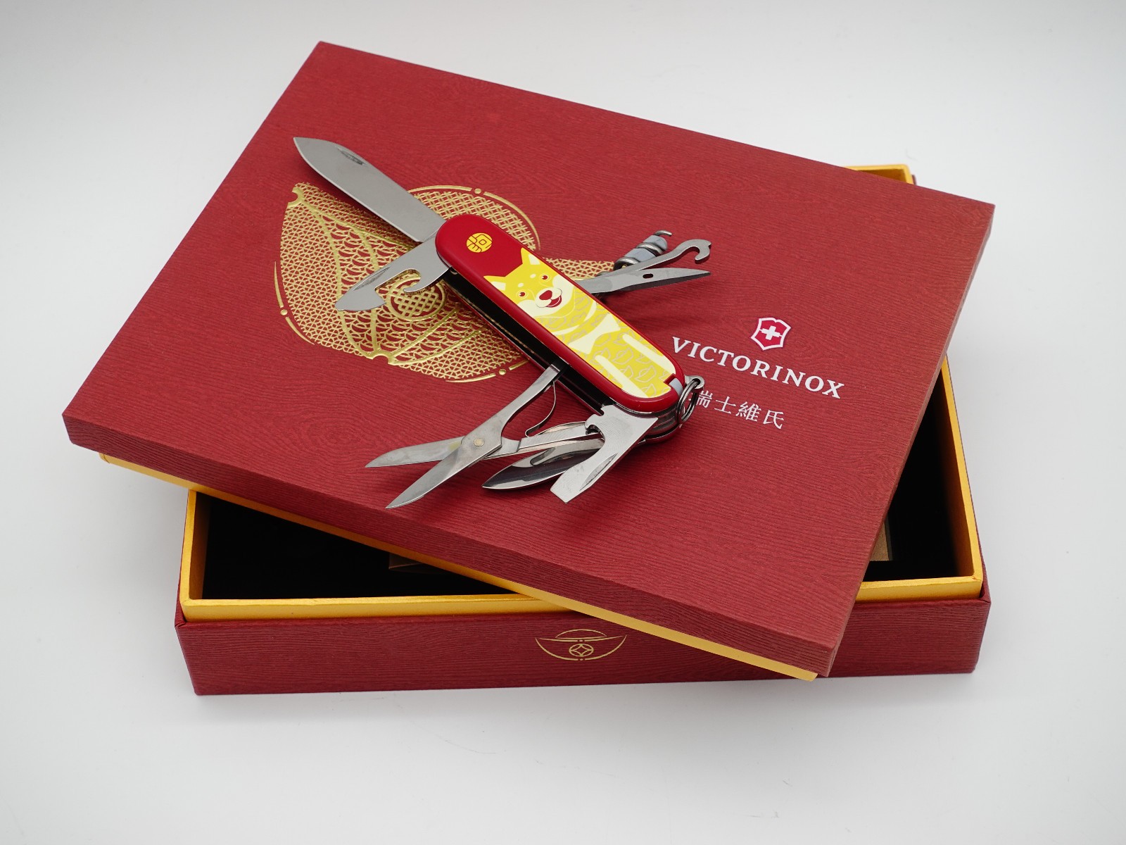 Victorinox Huntsman Year of the Dog aus 2018 Limited Edition + Etui VT1-3714-E7