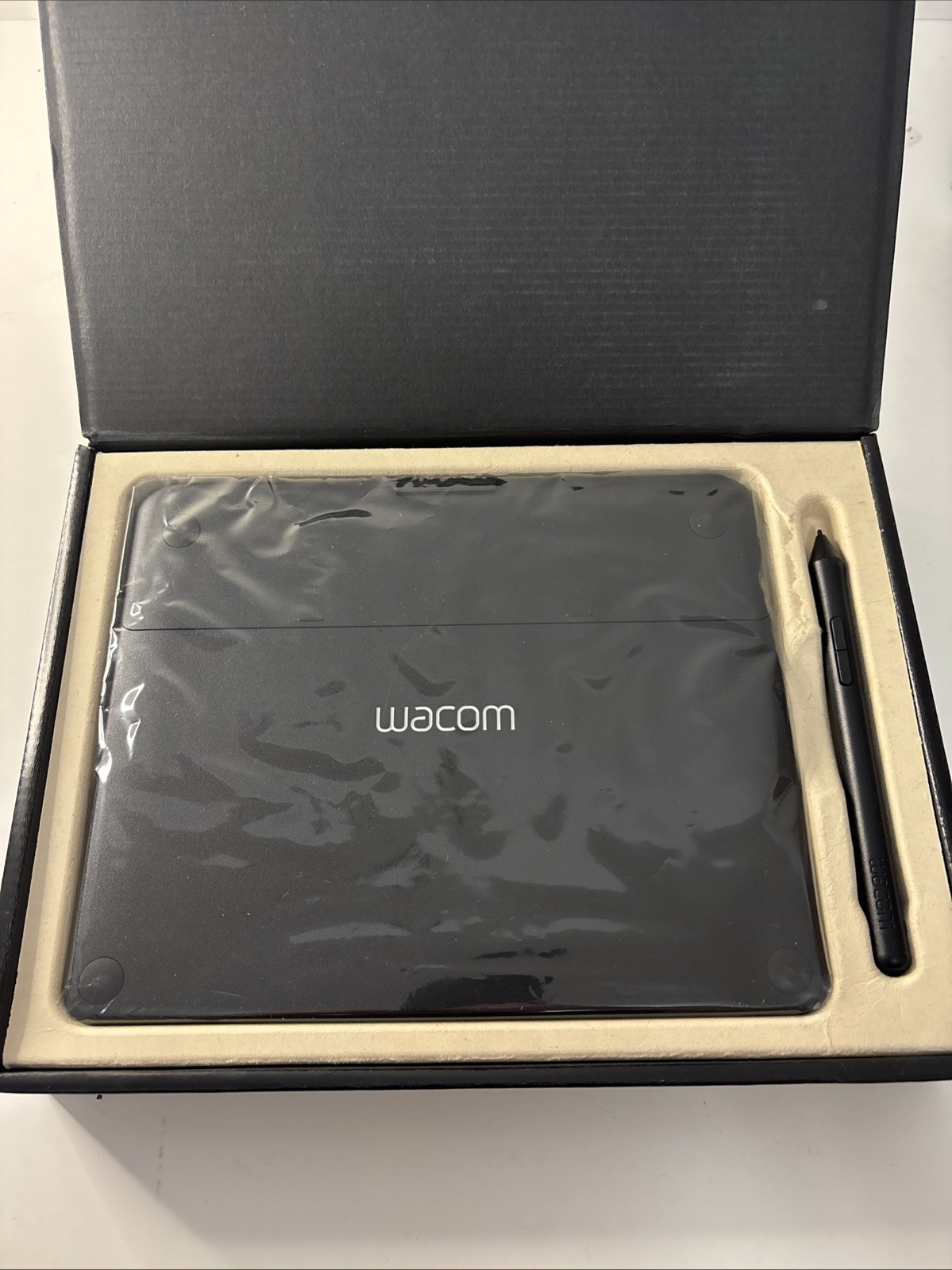 Wacom Black Small Intuos Photo Pen and Touch Tablet CTH490PK (Old Version)