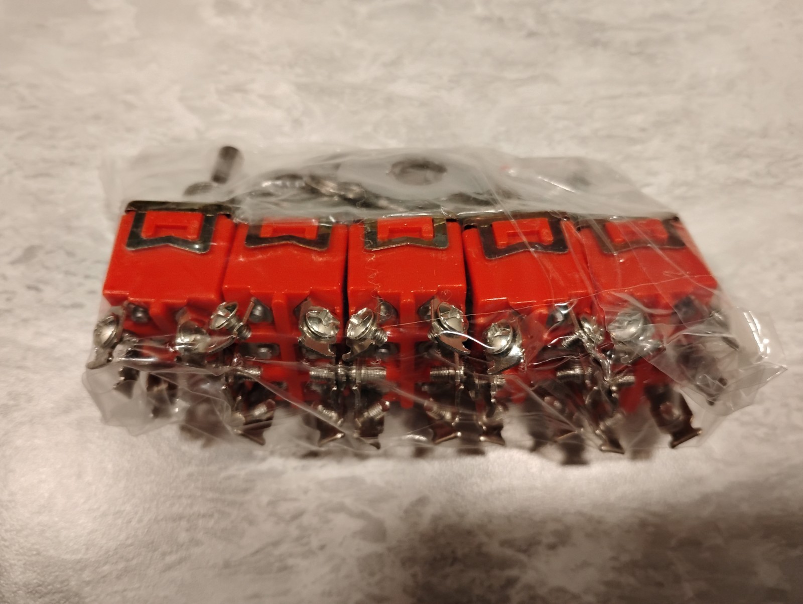 15 AMP MINI TOGGLE SWITCHES  3 POSSITION  (ON OFF ON) LOT OF 20