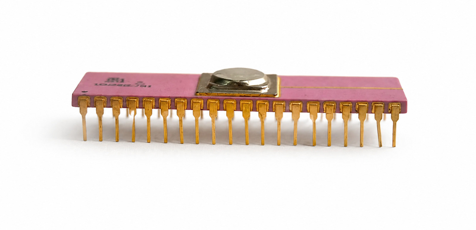 UA01BE751 Soviet Pink Ceramic UV EPROM Microcontroller Gold DIP-40 USSR Rare