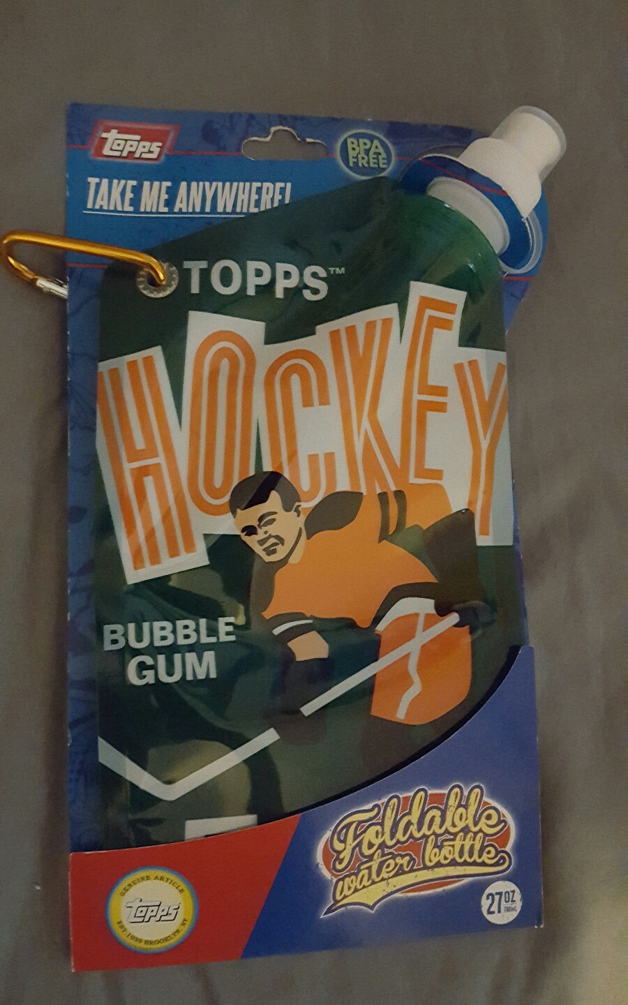 Topps Foldable Water Bottle Hockey  27 oz with Hook New