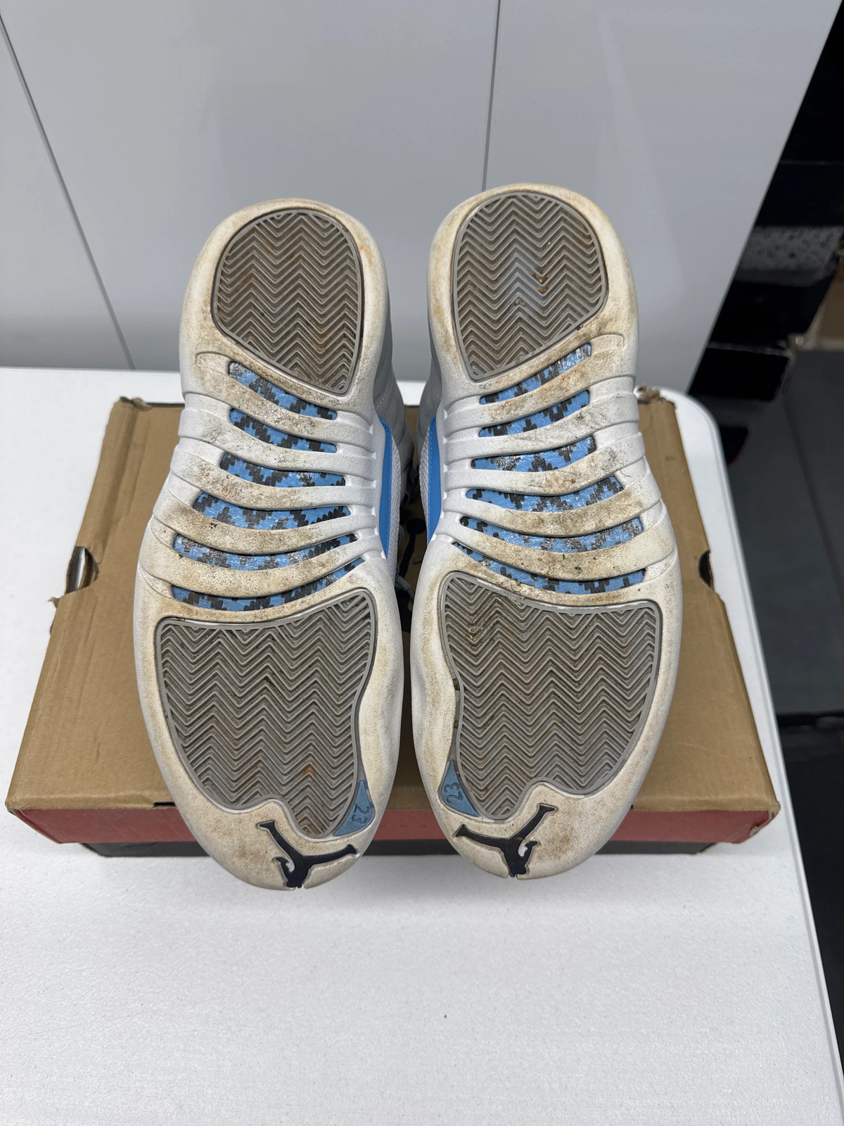 Jordan 12 Universit Blue (9)