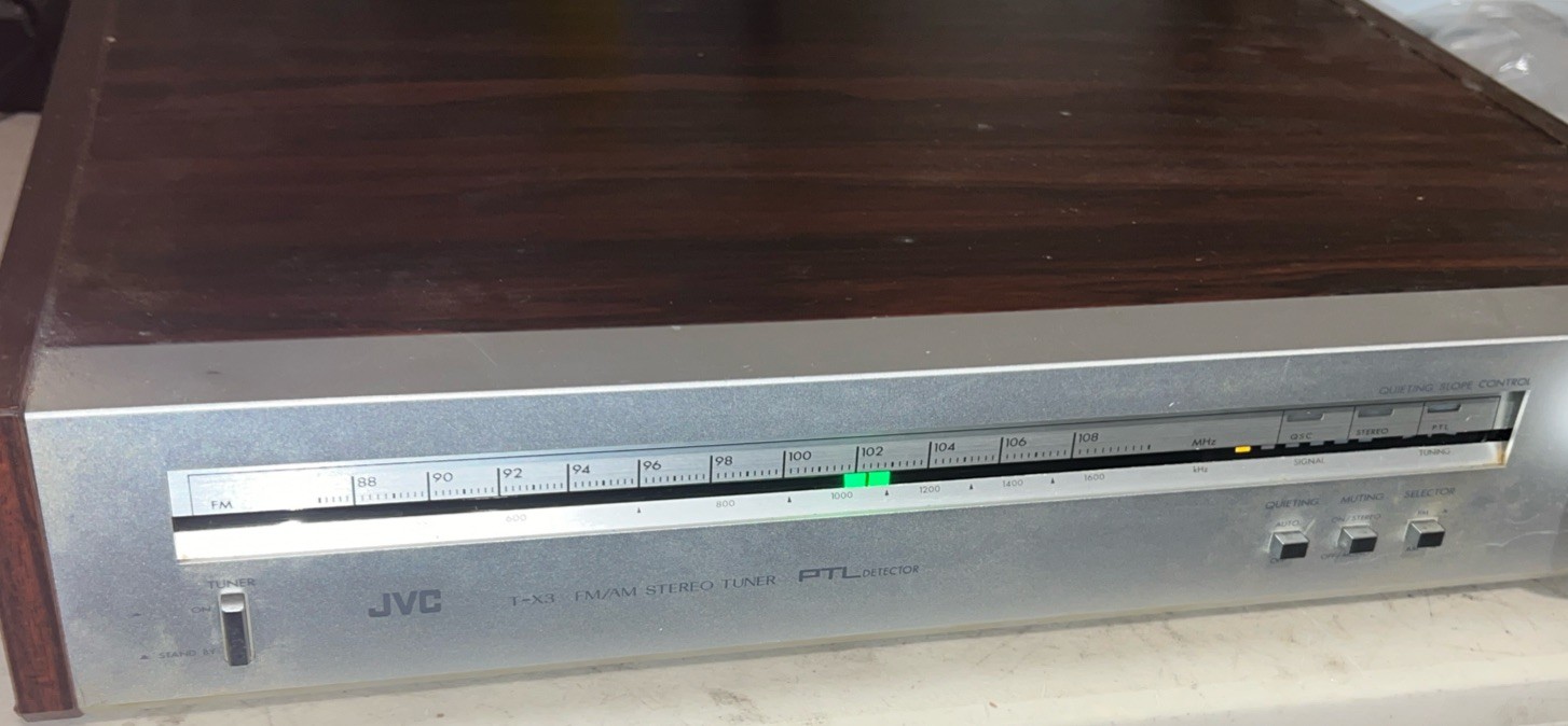 JVC Stereo Tuner Model No. T-X3, Turns On, But Untested With RCA Plug Speakers