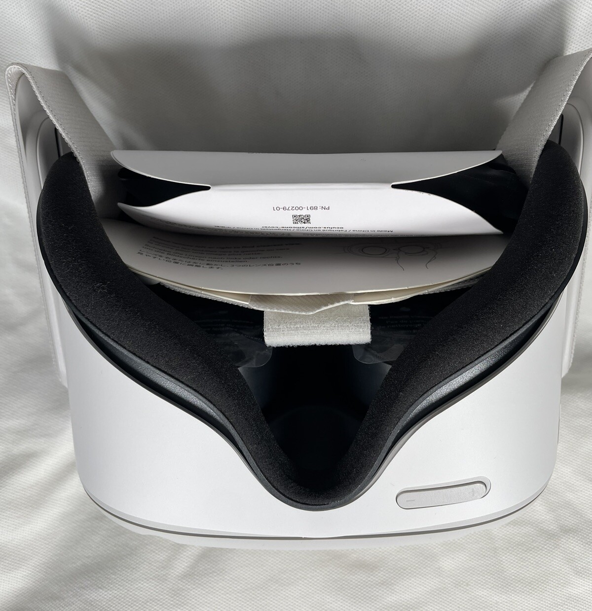 Oculus Quest 2 128GB All-in-one VR Headset - White Headset ONLY No Controllers