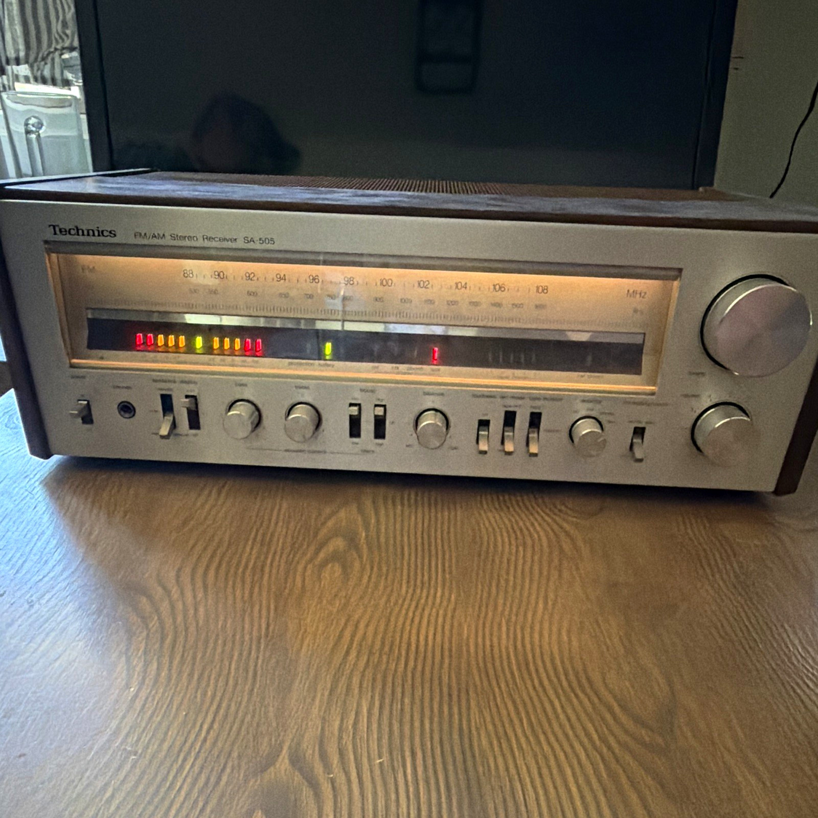 Technics SA-505 FM/AM Stereo Receiver w/ Wood Cabinet Repair/See Description