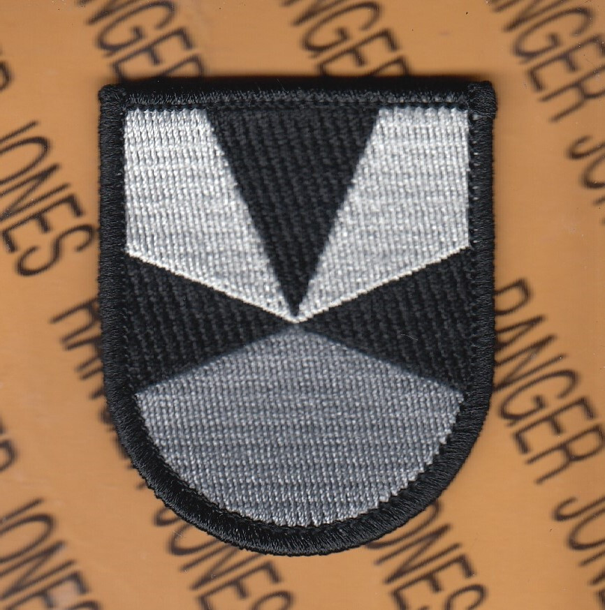 310th 325th 346th PSYOPS Bn Airborne USACAPOC beret flash patch m/e T-2A