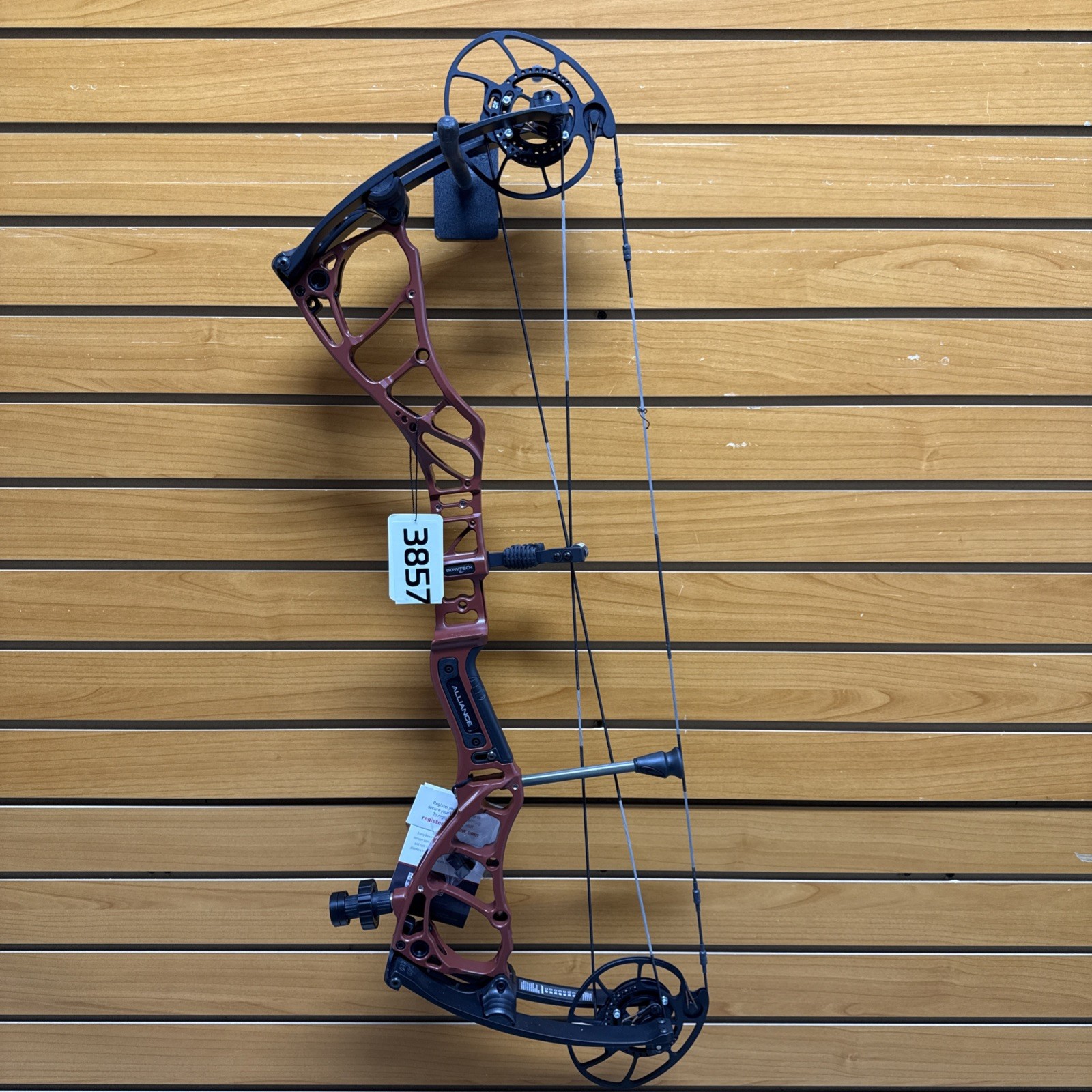 Item 3857 - Bowtech Archery Compound Bow - Alliance - RH - Red Dirt - #70