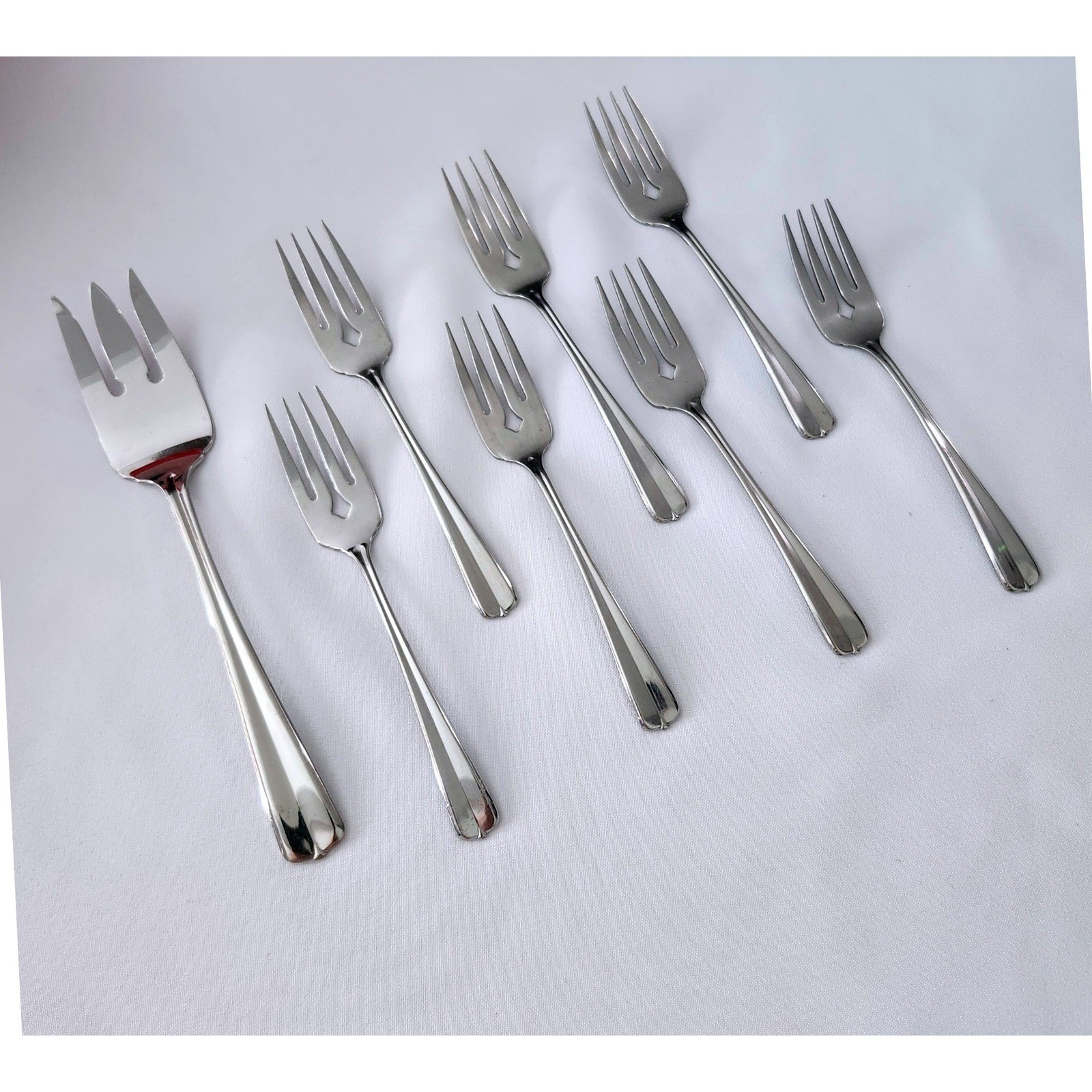 7 -ONEIDA USA GALA IMPULSE PATTERN GLOSSY STAINLESS SALAD FORKS & 1 Serving Fork