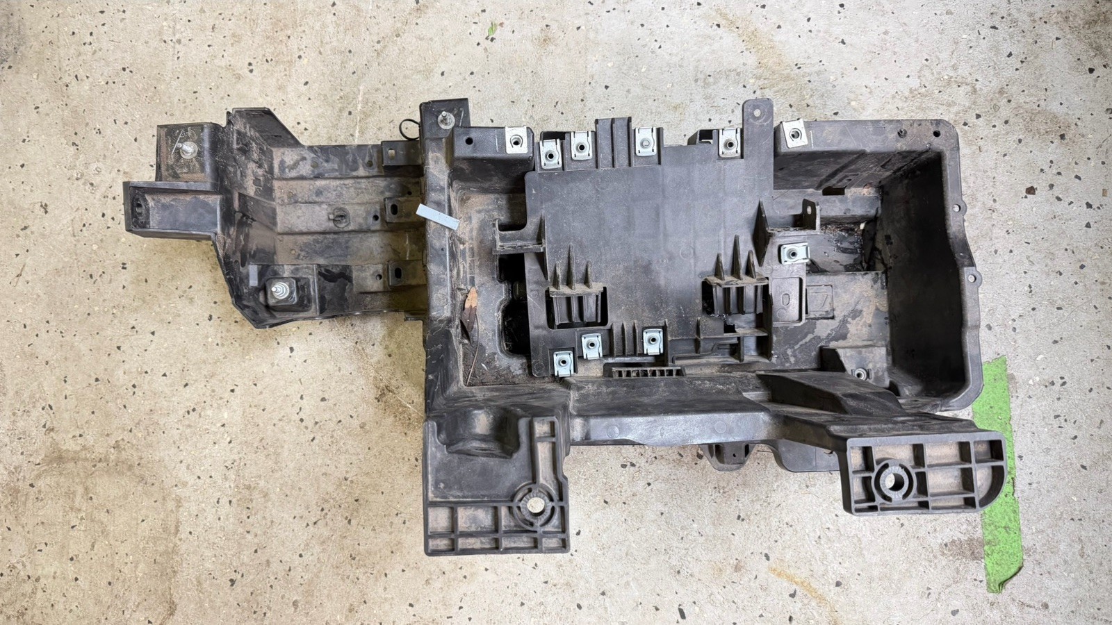 ✅ 2022-2024 JEEP WAGONEER BATTERY TRAY HOLDER BOX BRACKET SUPPORT OEM 68425224AE