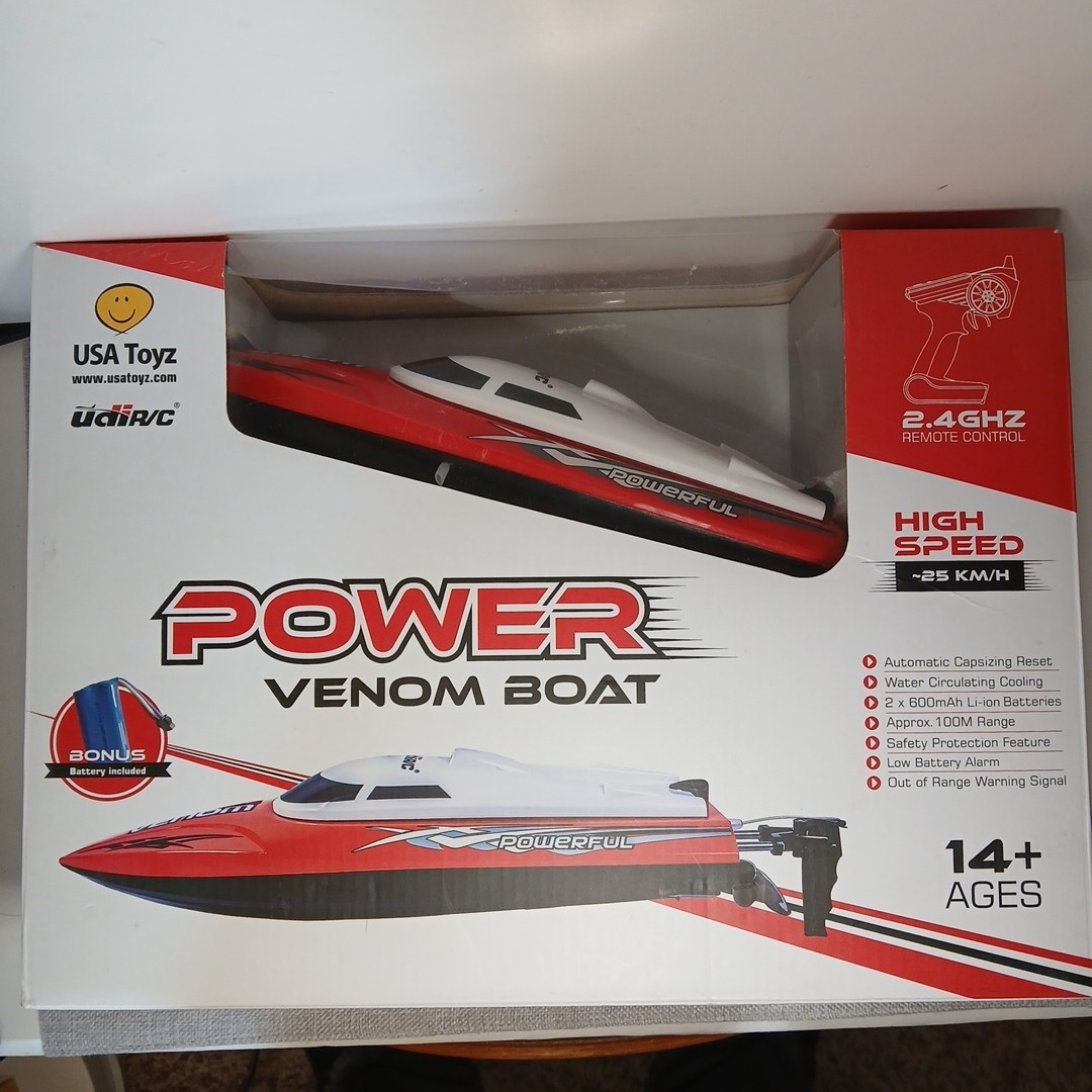 USA Toyz UDI RC Venom RC Power Boat 2.4GHz 25km/h High Speed Remote Control