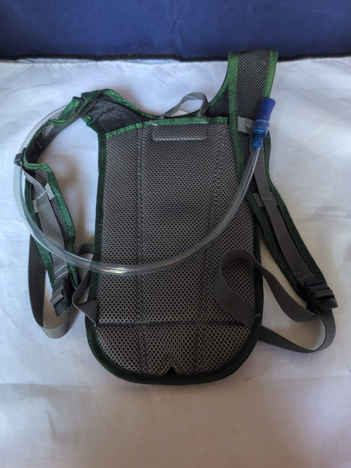 NWT Bass Pro Shops Eclipse 1.5L Hydration Fluids Backpack Reflective Adjustable