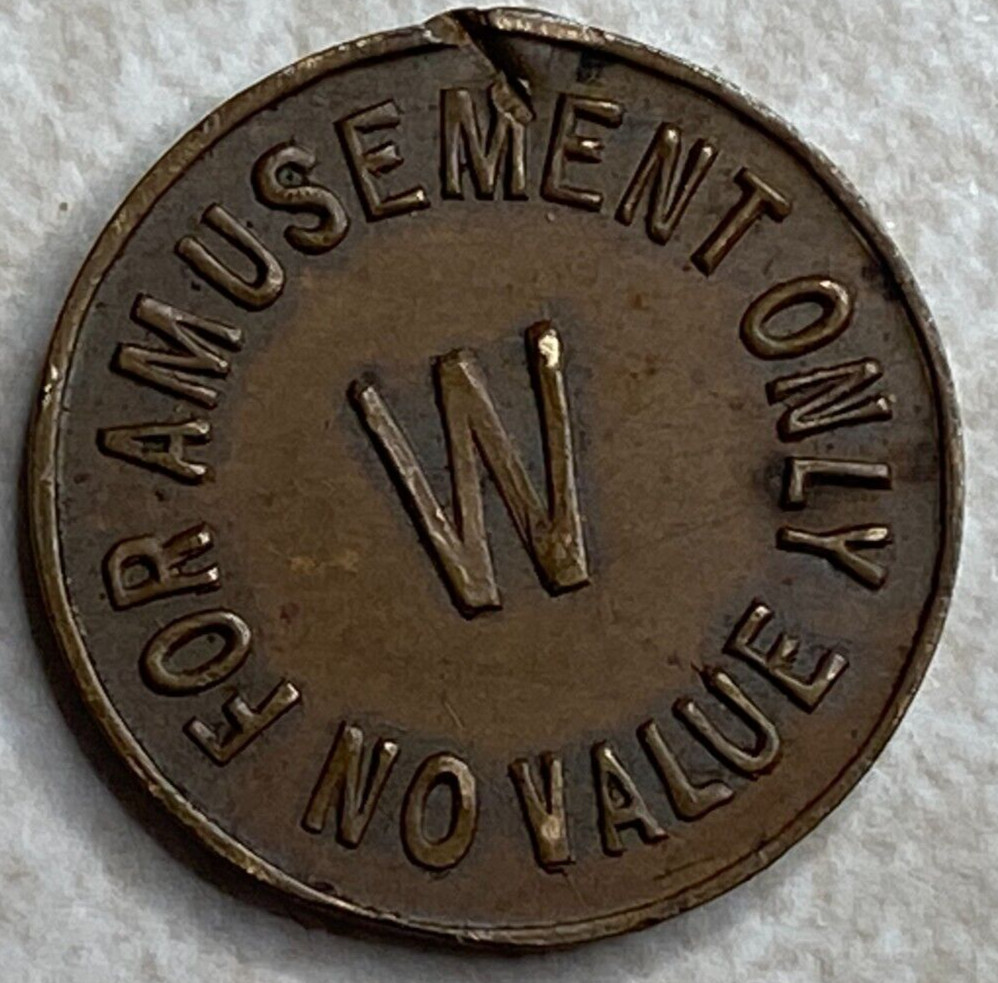 W Amusement Slot Jukebox Arcade Trade Token T3521 pinched edge