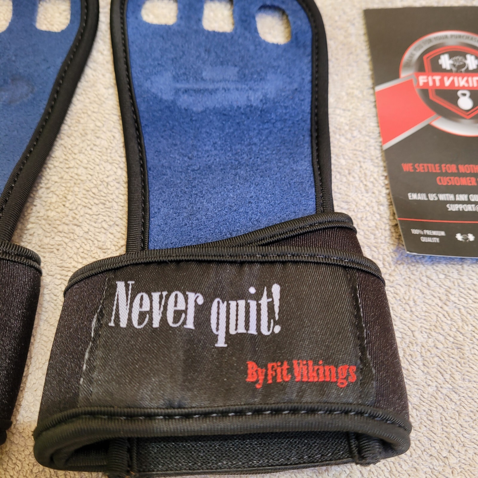 Weight lifting gloves - Never Quit by Fit Vikings Mint Condition