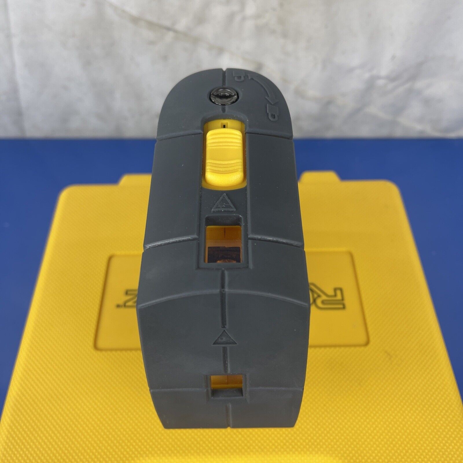 RoboToolz Electronic Self Leveling 5-beam Laser RT-7610-5 ￼With Case & Eyewear