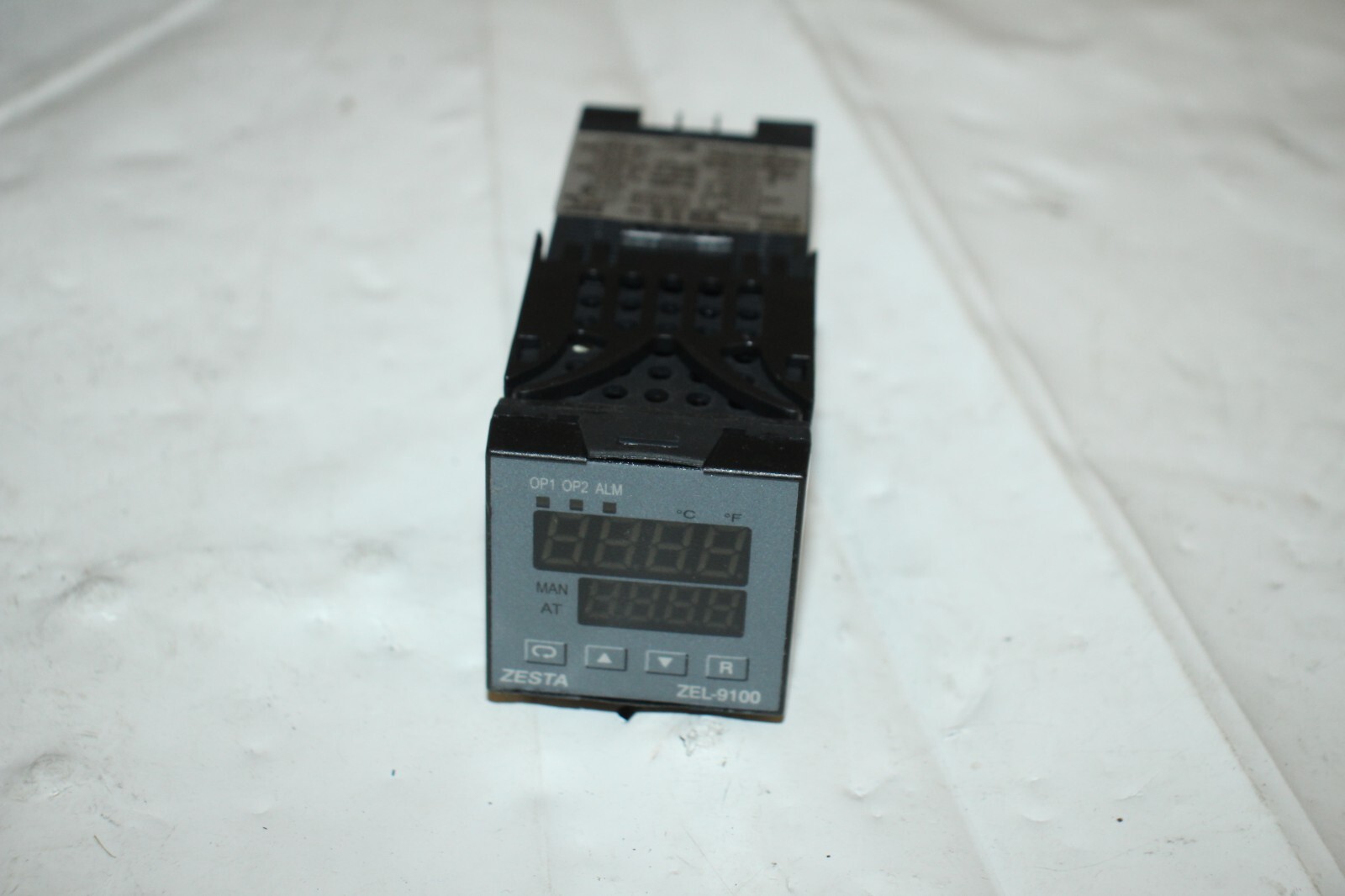 Zesta Engineering ZEL-9100 Temperature Controller