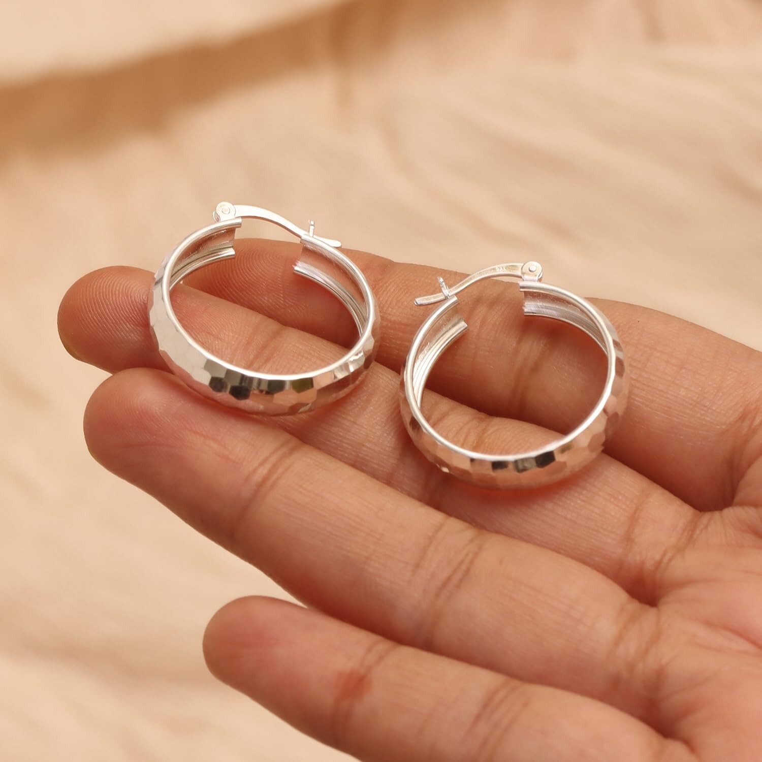 925 Sterling Silver Lightweight Medium Diamond-Cut Hoop Earrings for Women 28 mm