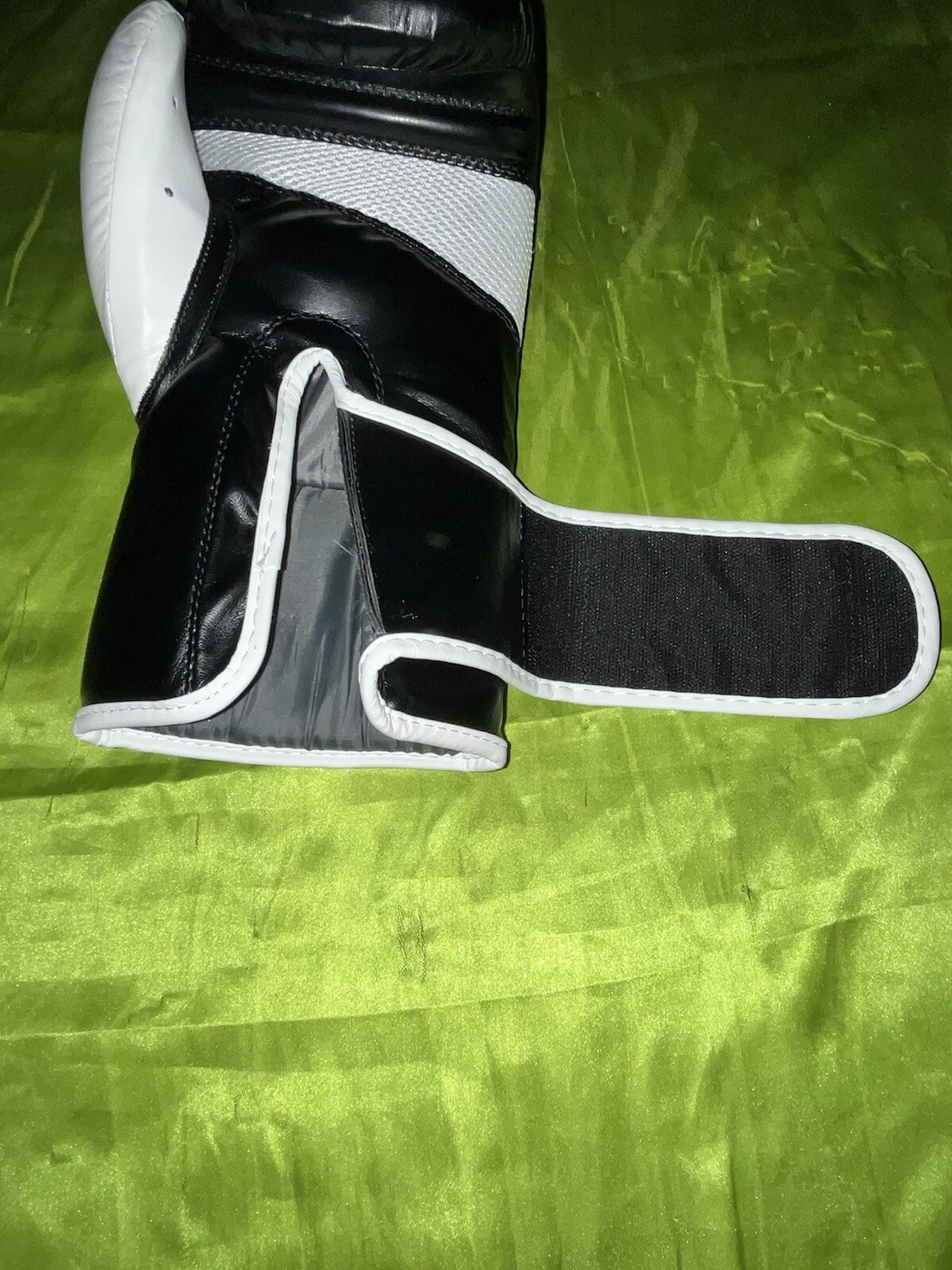 9 ROUND Boxing Gloves 10oz Black White Hook And Loop Straps