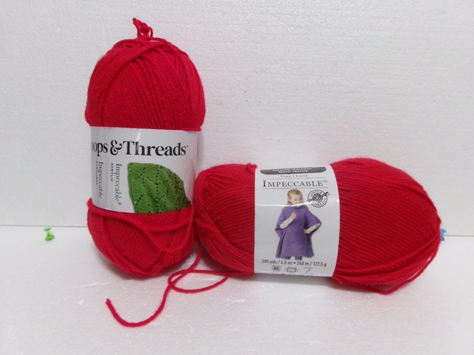 2 LOOPS & THREADS RED HOT Yarn Skeins 570 yds PATTERN INCLUDED Holiday Rouge