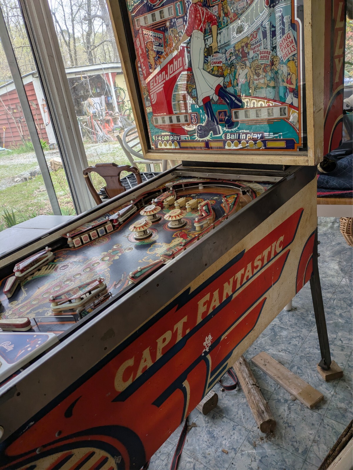 1976 CAPTAIN FANTASTIC AND THE BROWN DIRT COWBOY PINBALL MACHINE