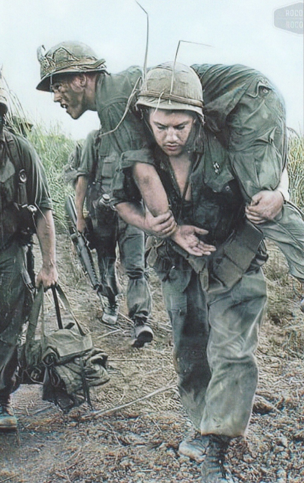 Vietnam  War  Photos --   Soldier Carrying Wound Soldier....