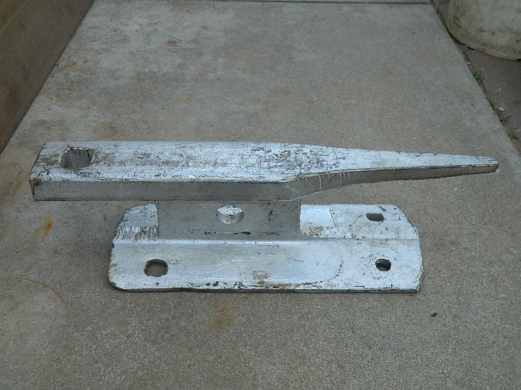 Vintage Railroad Track Blacksmith Anvil 24 lbs. 18 in. long