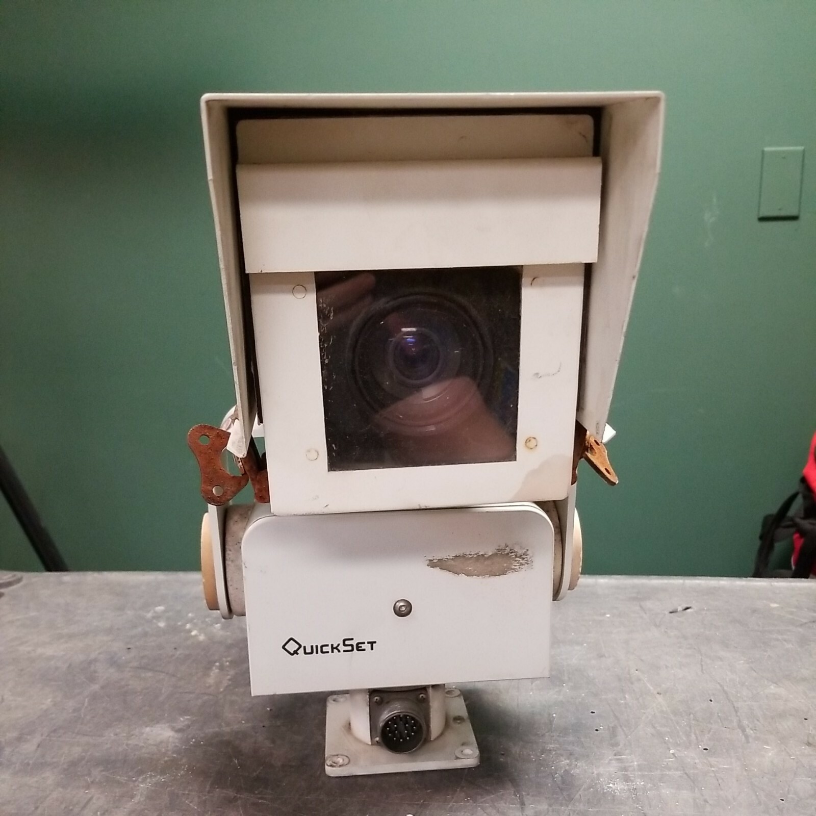 MOOG QUICKSET mini, PAN & TILT Pedestal. Camera Mount with Camera included.