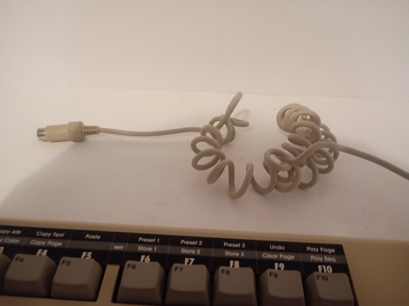 Commodore Amiga Computer Keyboard KKQ-E94YC -2000/3000 - Clean Untested