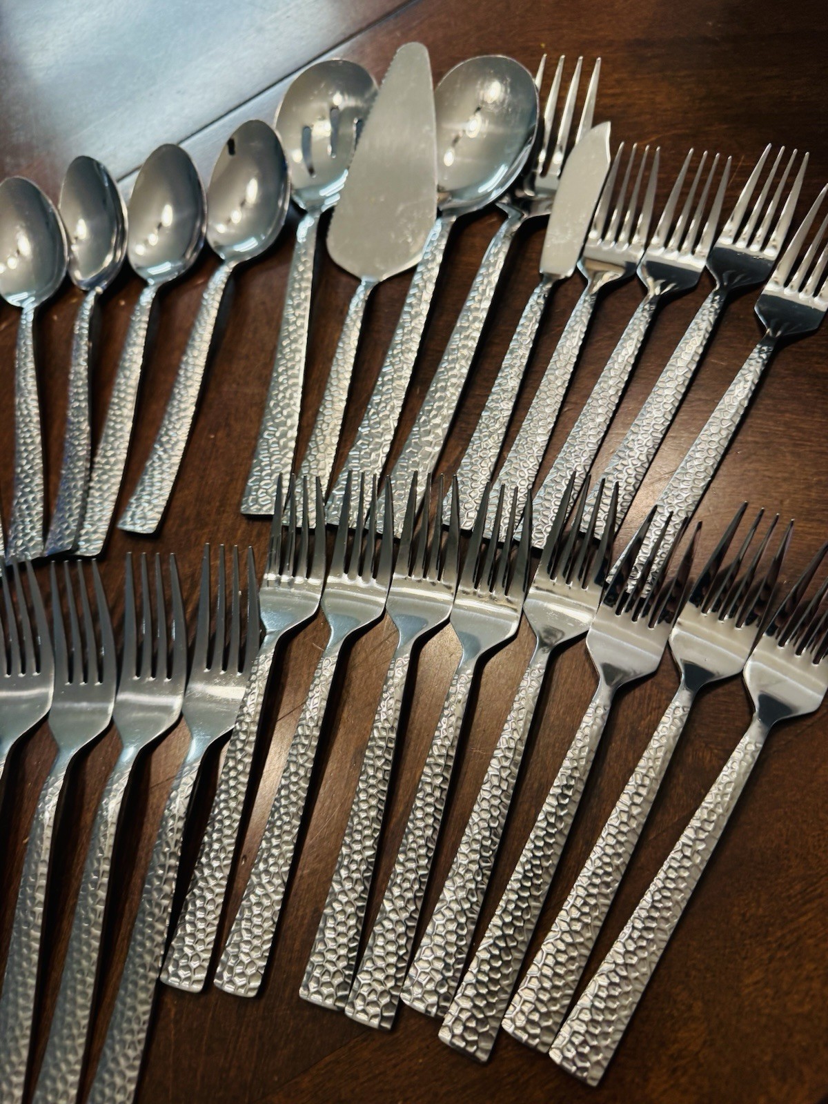 50 PCS Elyon Crown Hammered Reflective Silver Flatware Hi Quality Stainless SET