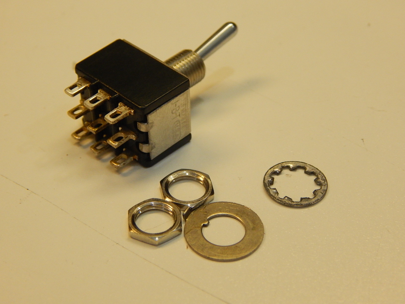 JMT-321 ON-OFF-ON BAT STYLE TOGGLE SWITCH 9 CONTACT