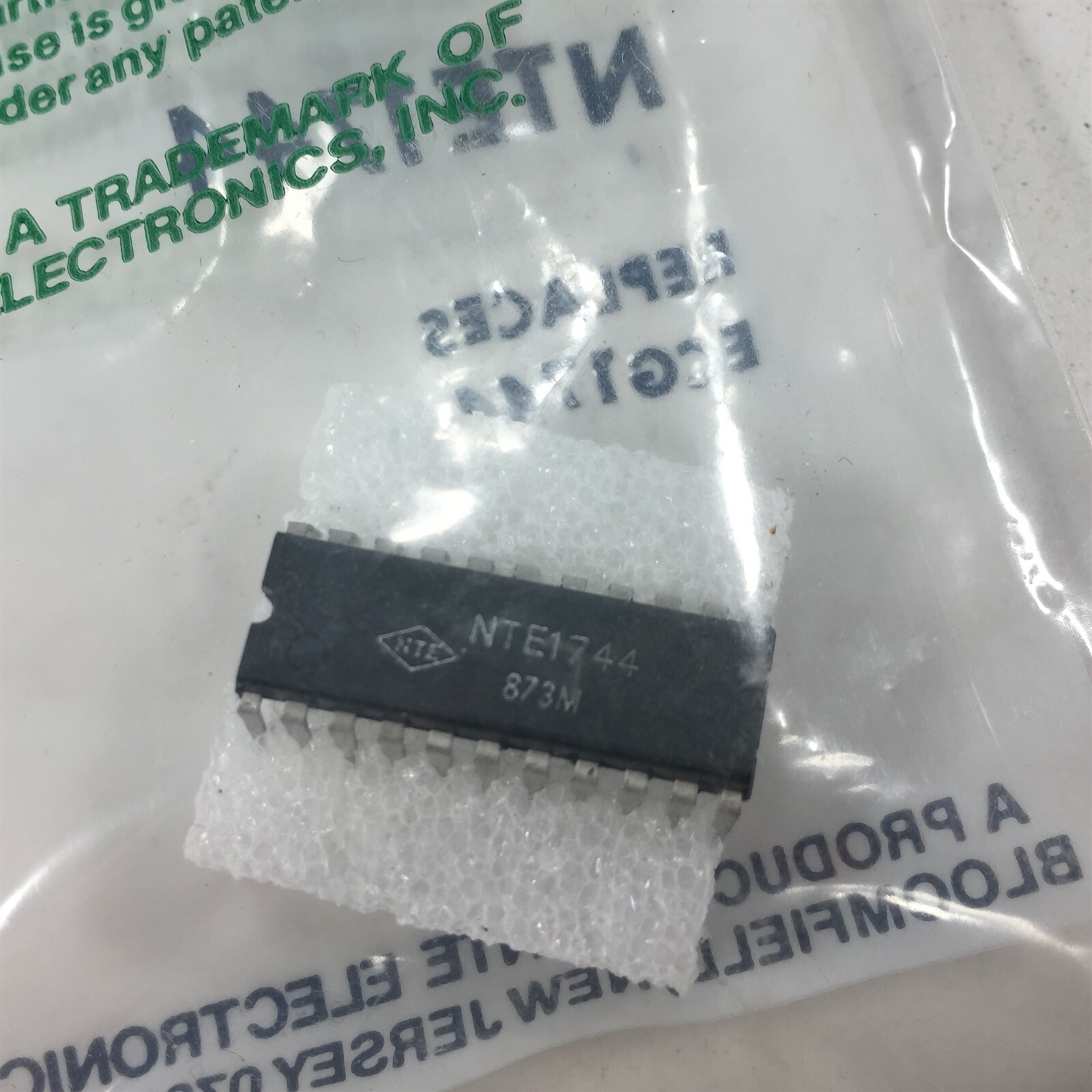 (1) NTE NTE1744 Integrated Circuit Dual dbxII Noise Reduction System