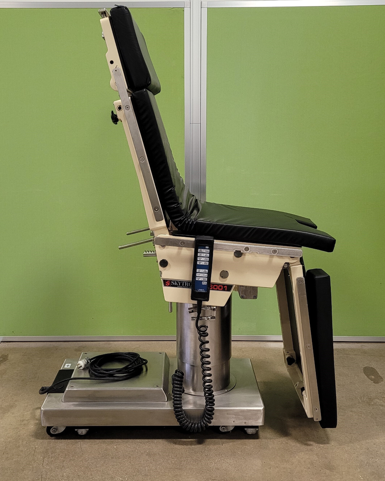 Skytron 6001 Elite Surgical Table