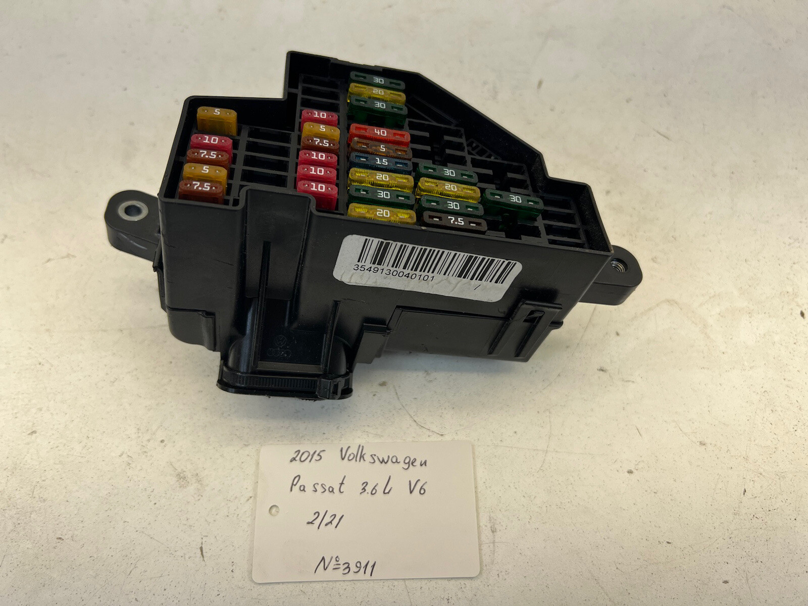 2015 Volkswagen Passat 3.6 L Under Dash Fuse Box oEM.