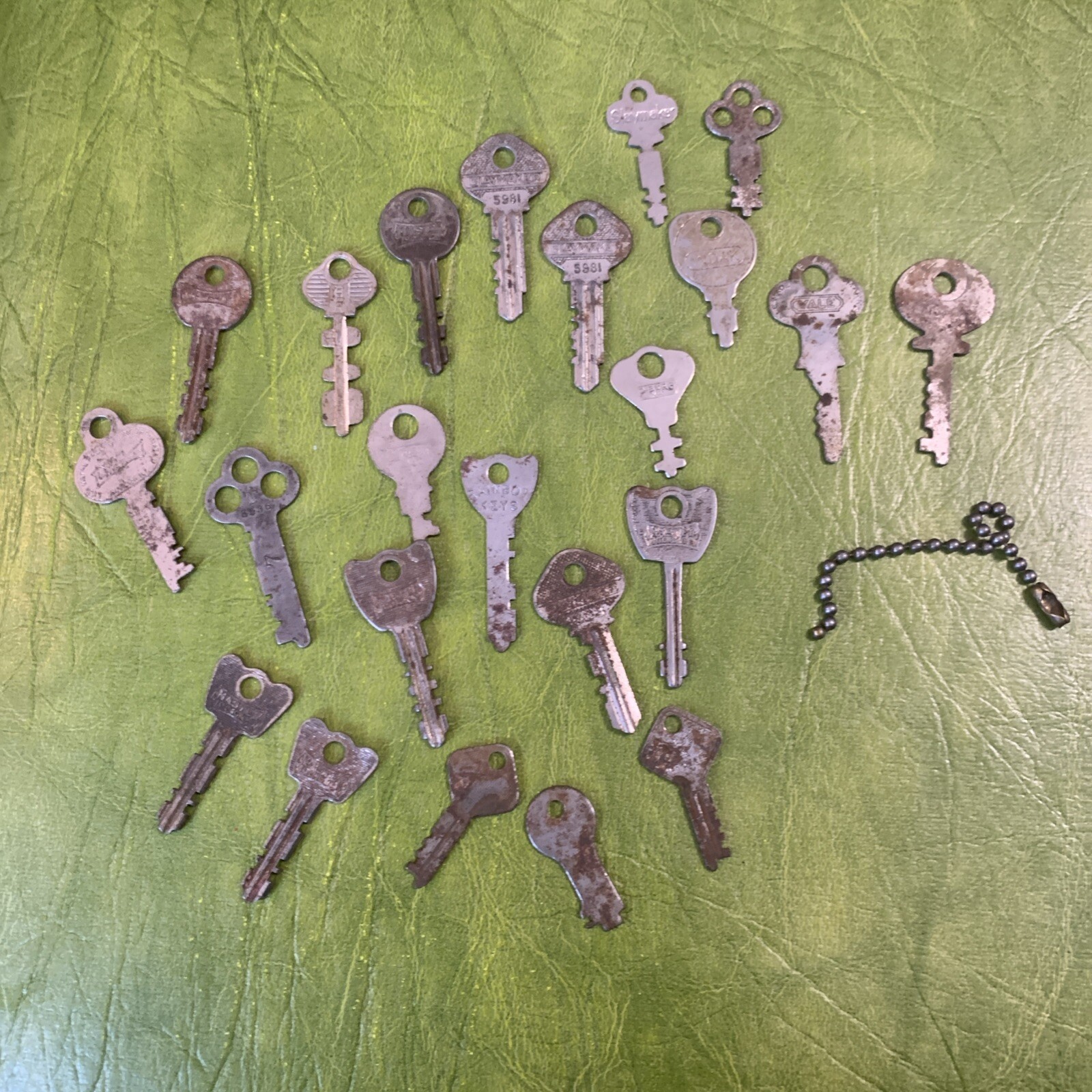 Vintage Key Lot Master  Yale Eagle Slaymaker Rainbow And more With Chain