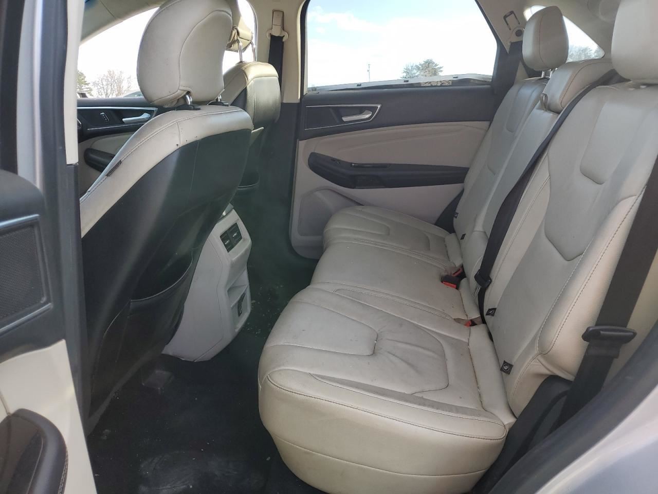 EDGE 2015 Glove Box 4559343