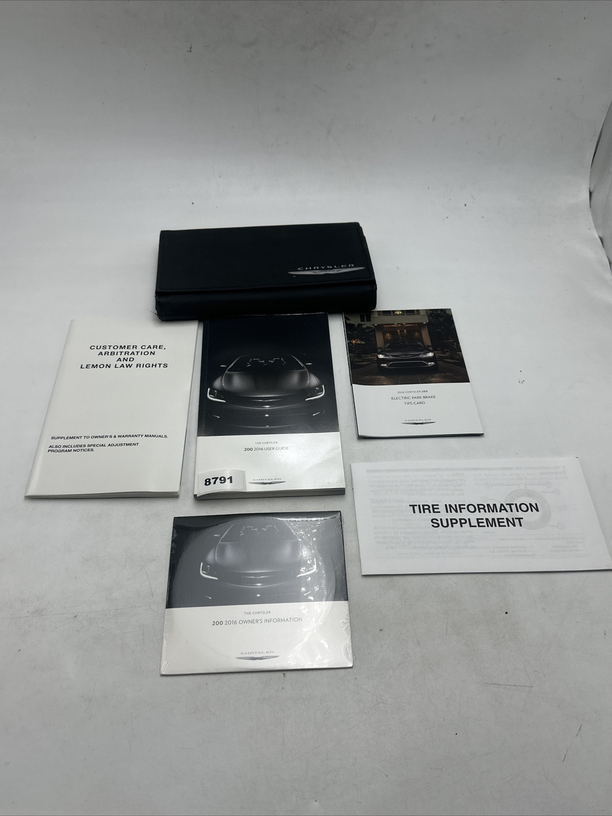 2016 Chrysler 200 user guide