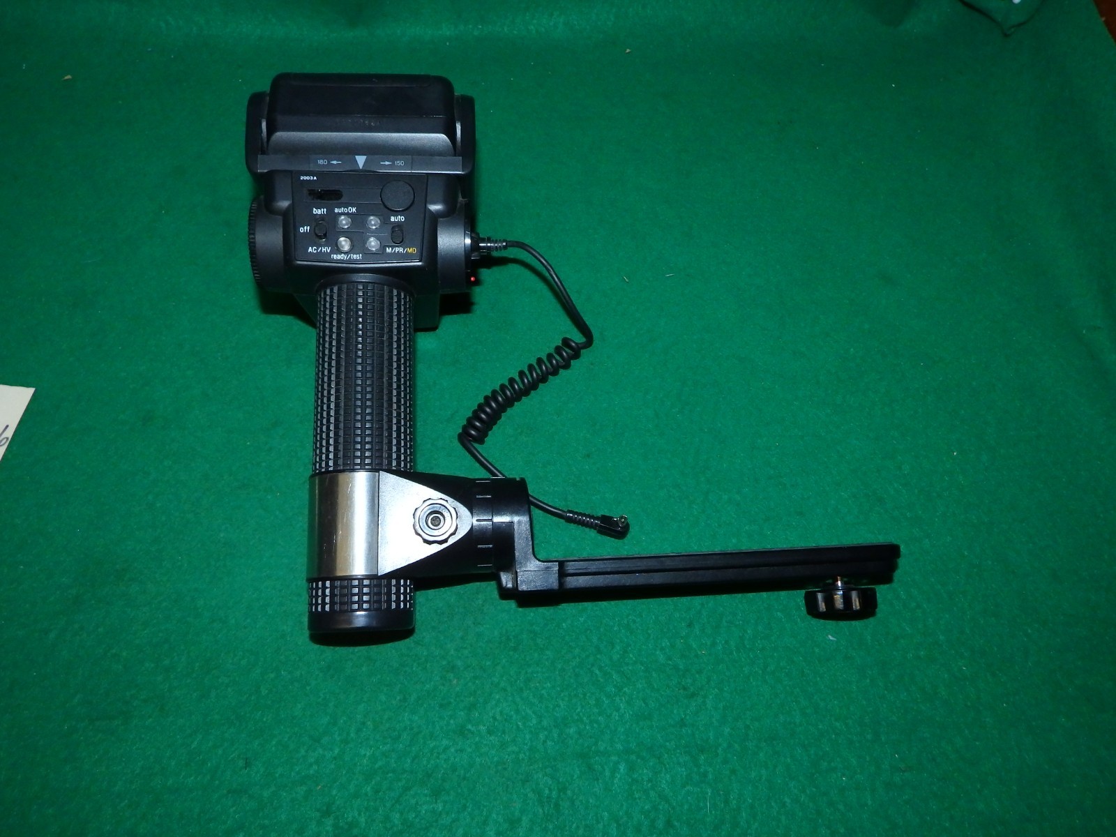 SUNPAK Auto 544 Thyristor Handle Flash+35mm Camera Bracket & PC Sync Cord Tested