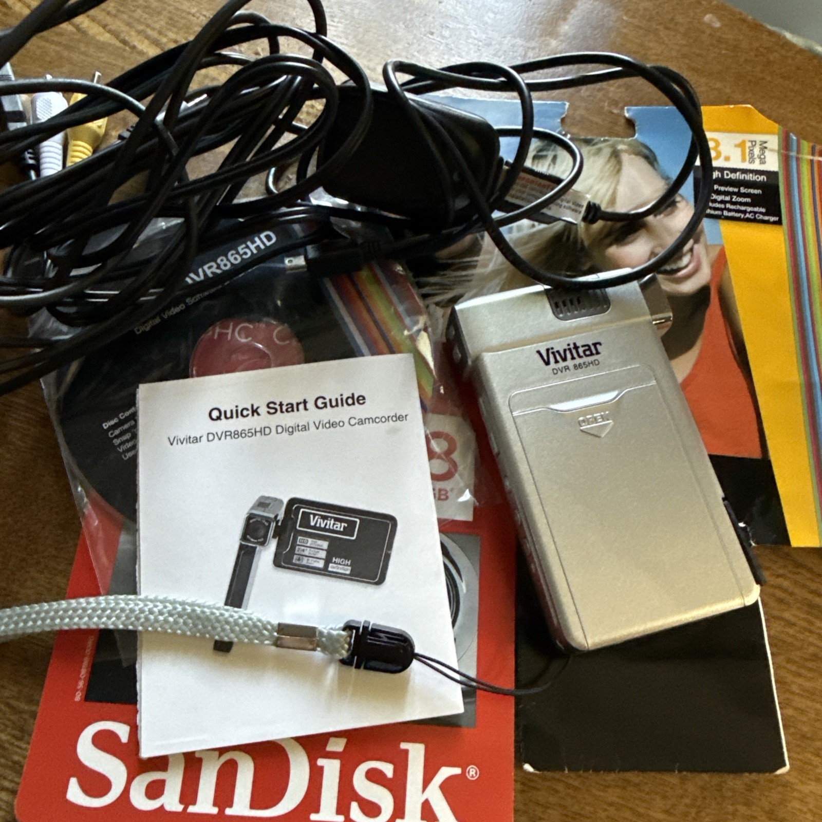 Vivitar DVR 865HD HD Camcorder 2.4in Screen  Charger 2 HDSC Cards EUC