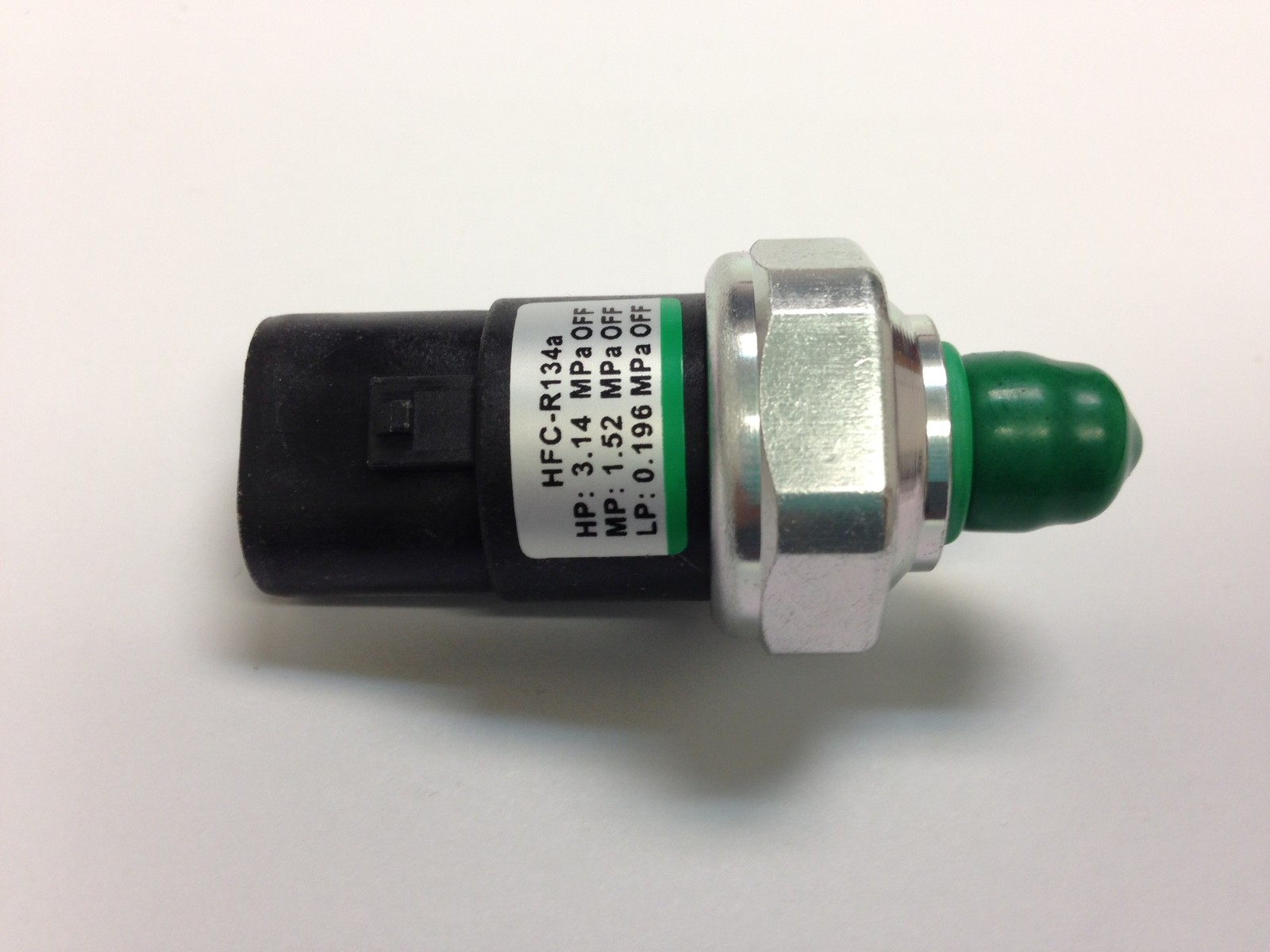 OEM# 8864520050 New High Low Trinary Pressure Switch for Cooling Fan