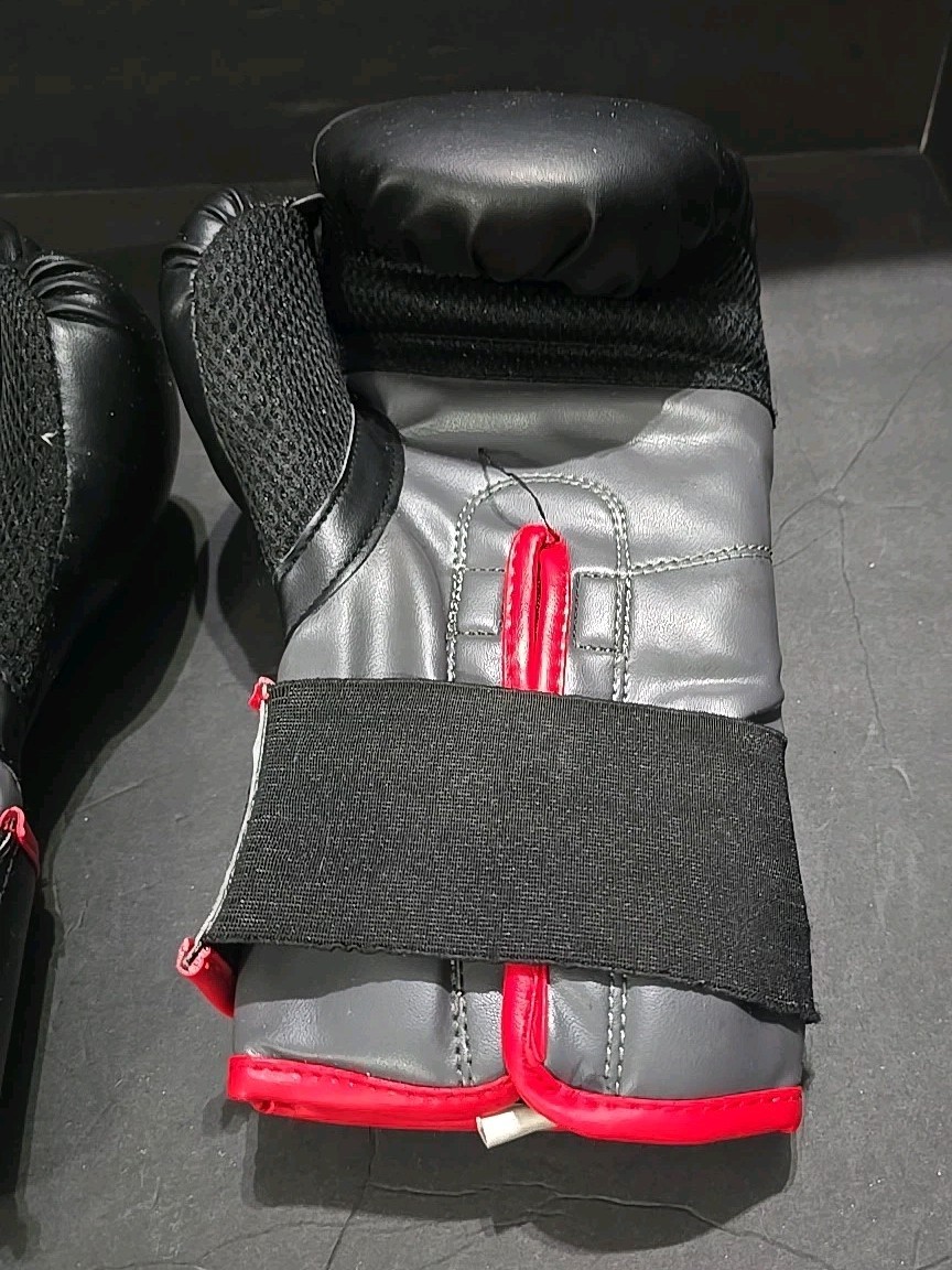 EVERLAST CORE Training Boxing Gloves Boxing Gloves (BLACK / RED) - 12oz