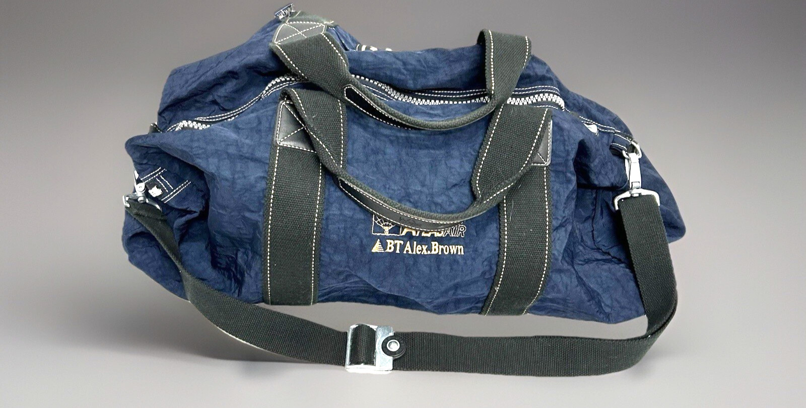 Brown Duffle Blue Bag  ATLASAIR BTAlex. 25”X12”X10”
