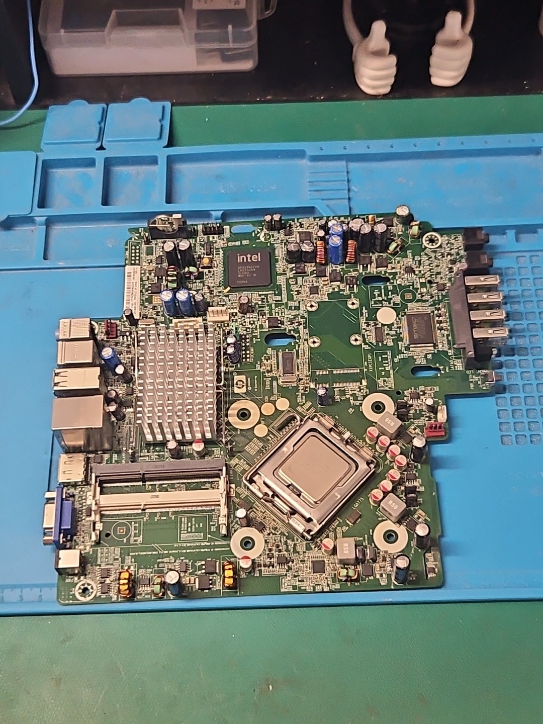 HP 8200 USDT LGA775 Motherboard 583362-001 586717-001 w/Intel C2D 3Ghz SLB9J CPU