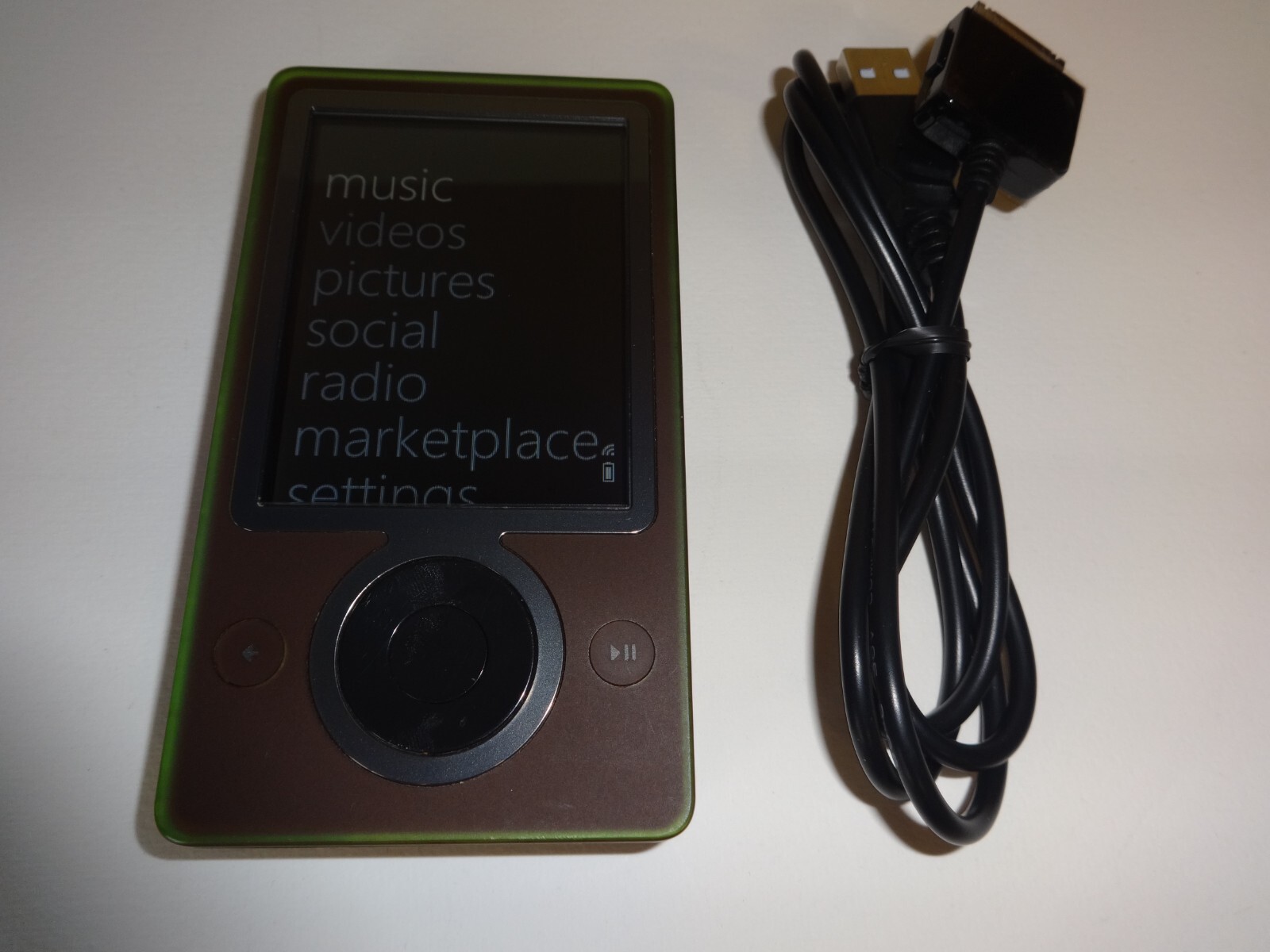 MICROSOFT   ZUNE  BROWN   30GB...NEW HARD DRVE...NEW BATTERY...