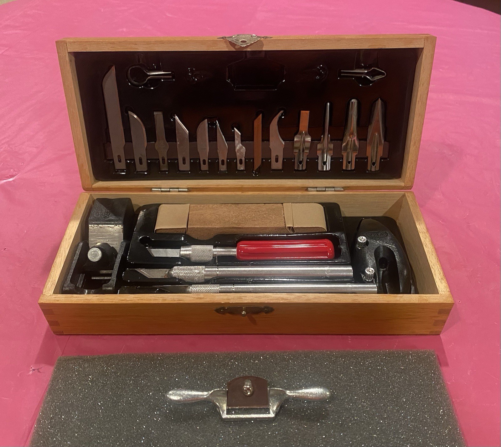 Wood Carving Kit Whittling Tools 22 Pieces Lightly Used Excellent Condition