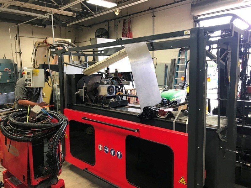 FRONIUS 21" X 60" X 150 KG TRUNION STYLE WELDING CELL