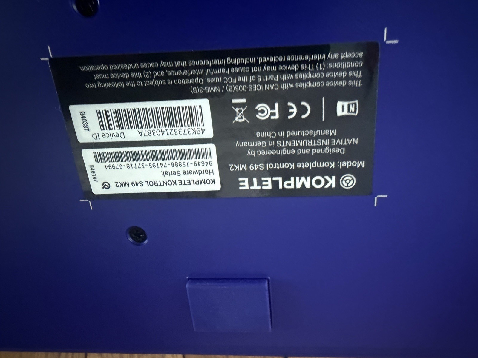 Native Instruments KOMPLETE KONTROL S49 Limited Edition Blue