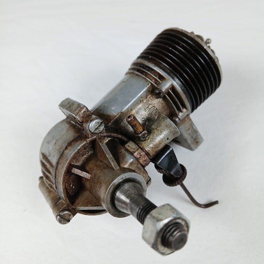 VINTAGE FORSTER 29 GLOW MODEL AIRPLANE ENGINE BROKEN REAR MOUNTS MISSING PARTS