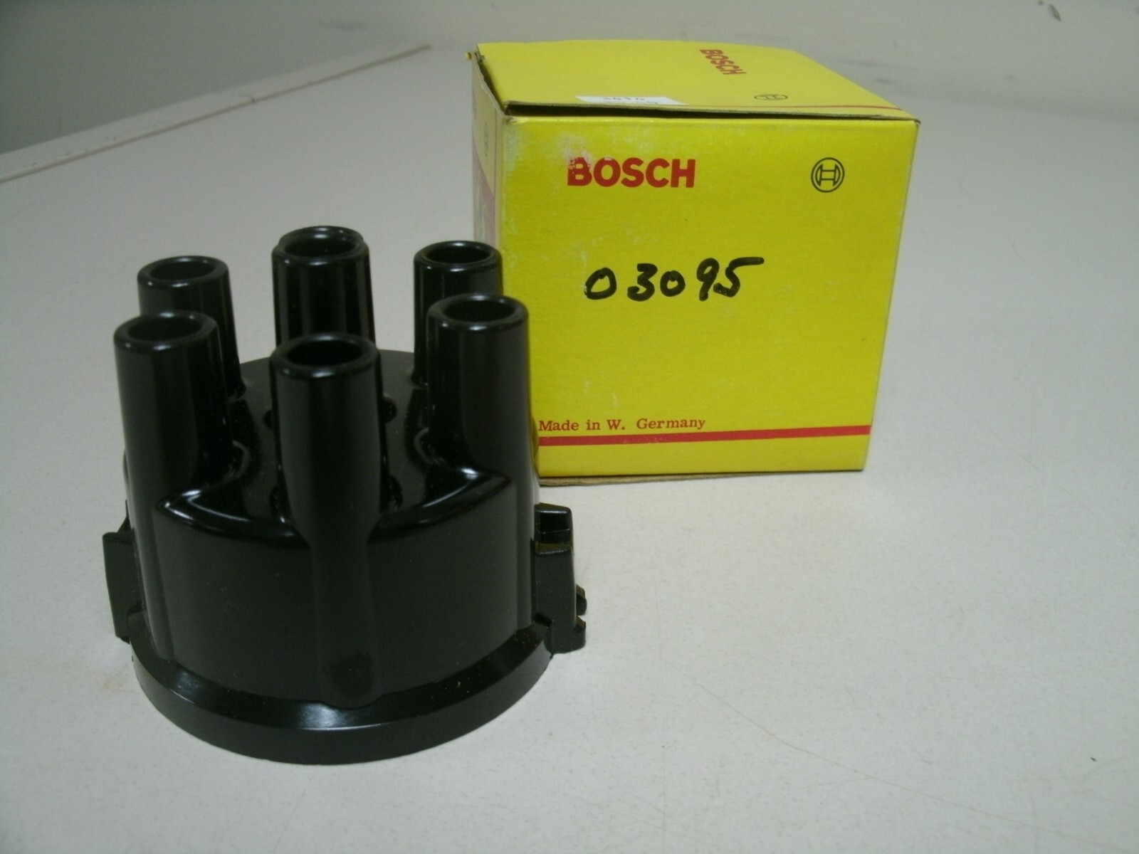 Bosch 03095 Distributor Cap Datsun 1970-73 2.4L