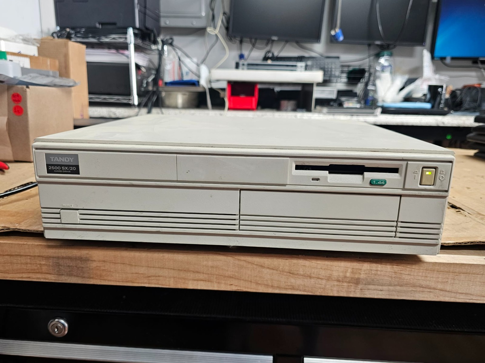 Vintage Retro Gaming Clean Tandy 2500 SX/20 Computer 25-4077 Low Serial / Powers